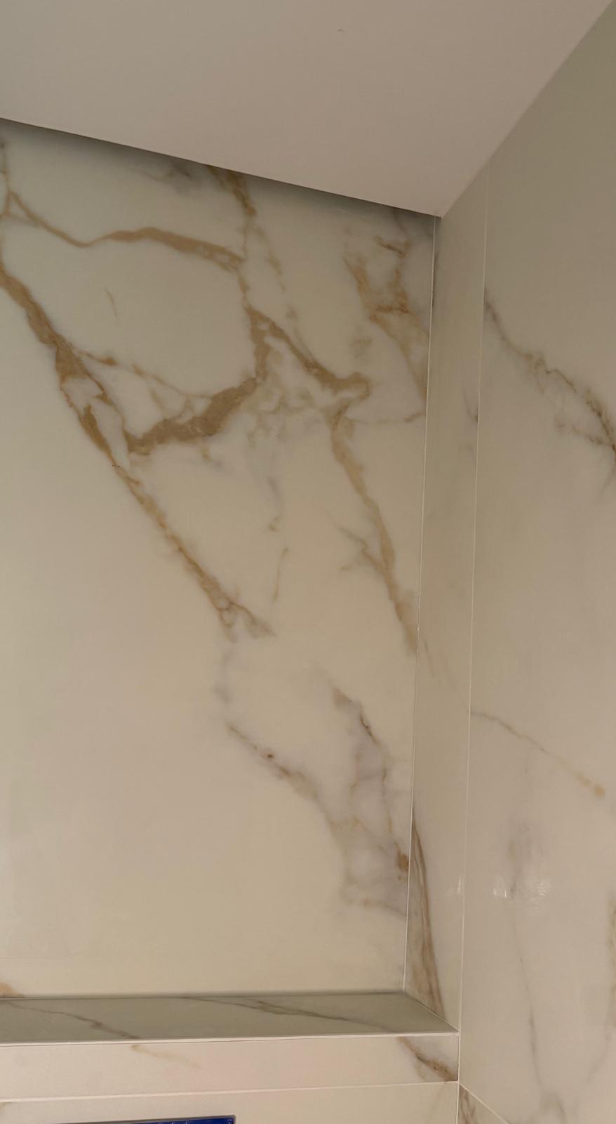 Douche marbre — détail veines